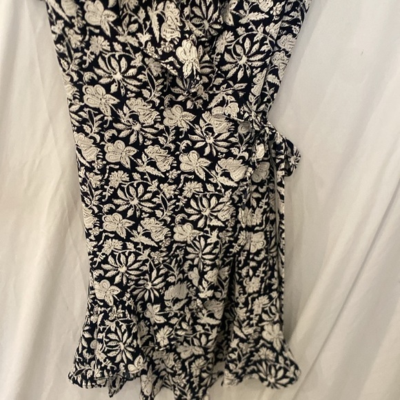 Ann Taylor LOFT Floral Wrap Dress with Ruffle V Neck XS - Picture 3 of 5